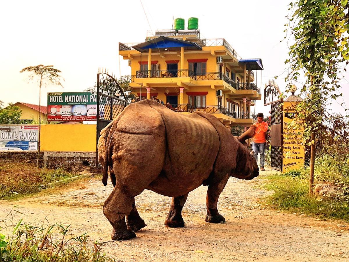 Hotel National Park Sauraha- Homely Stay And Peaceful Location With Jungle Safari Arrangements エクステリア 写真