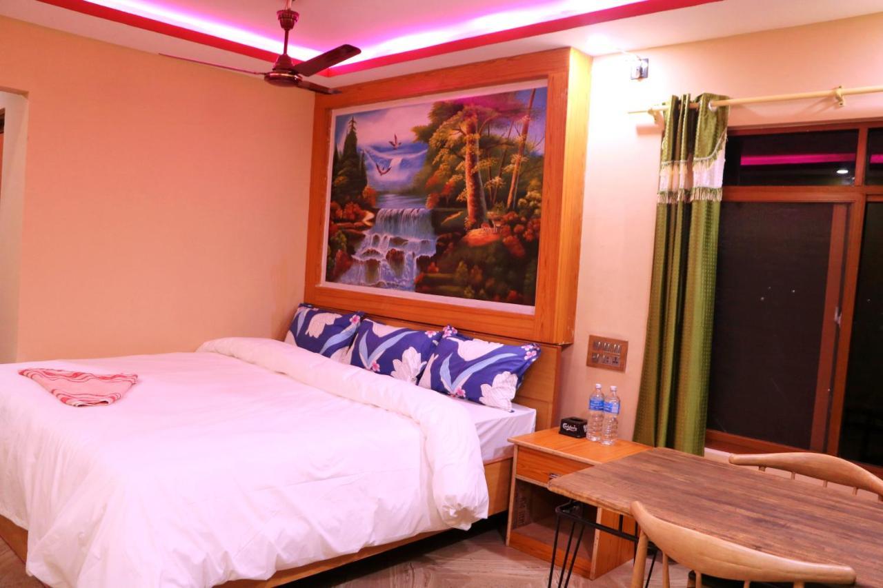 Hotel National Park Sauraha- Homely Stay And Peaceful Location With Jungle Safari Arrangements エクステリア 写真