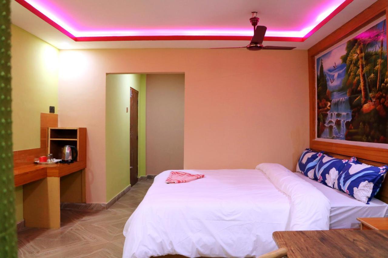 Hotel National Park Sauraha- Homely Stay And Peaceful Location With Jungle Safari Arrangements エクステリア 写真
