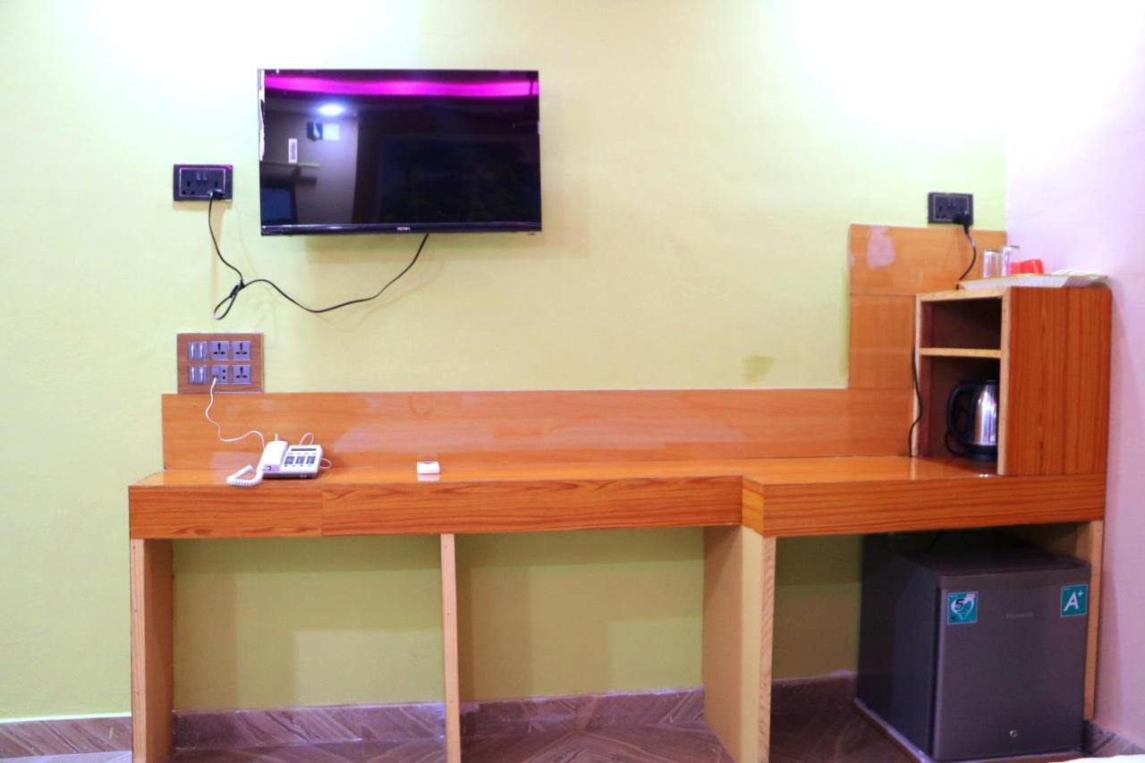 Hotel National Park Sauraha- Homely Stay And Peaceful Location With Jungle Safari Arrangements エクステリア 写真