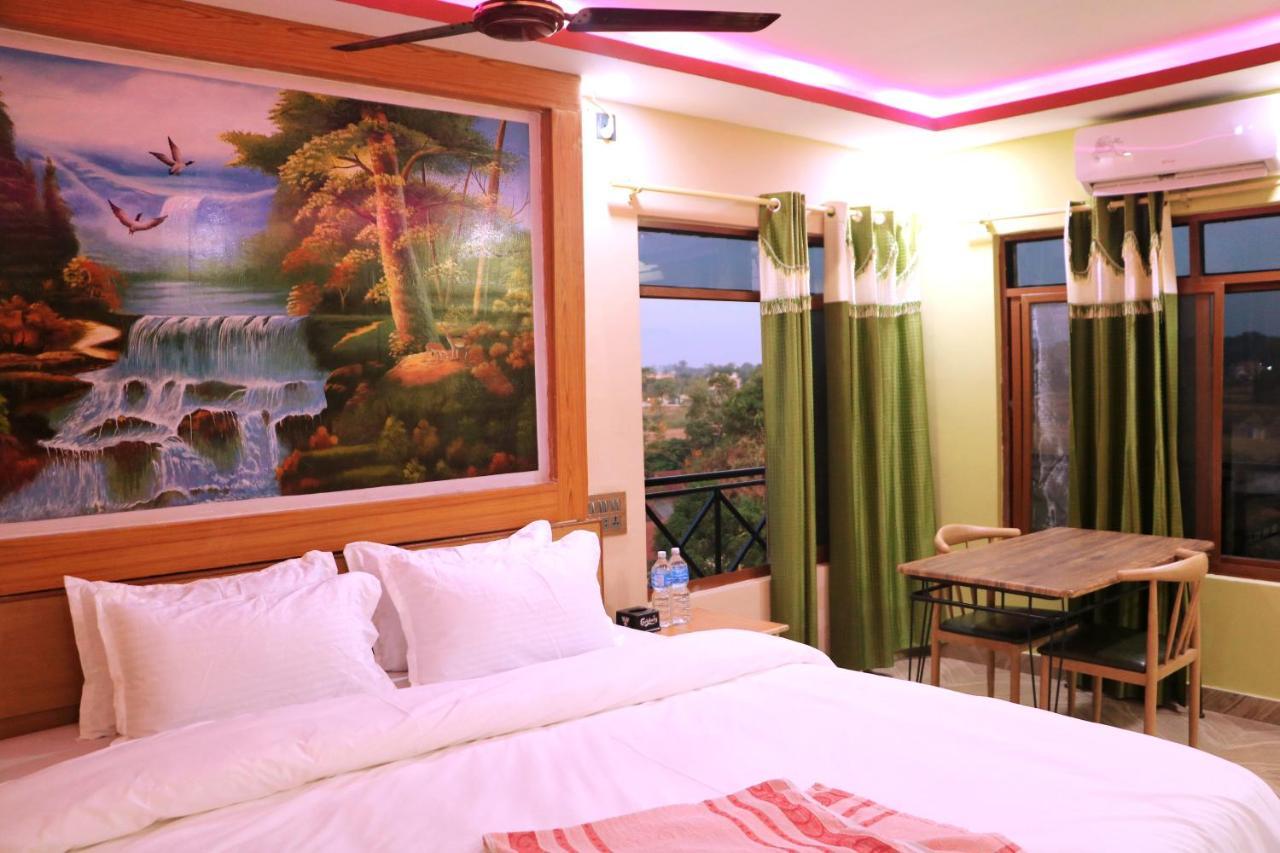 Hotel National Park Sauraha- Homely Stay And Peaceful Location With Jungle Safari Arrangements エクステリア 写真