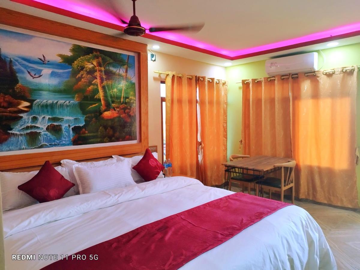 Hotel National Park Sauraha- Homely Stay And Peaceful Location With Jungle Safari Arrangements エクステリア 写真