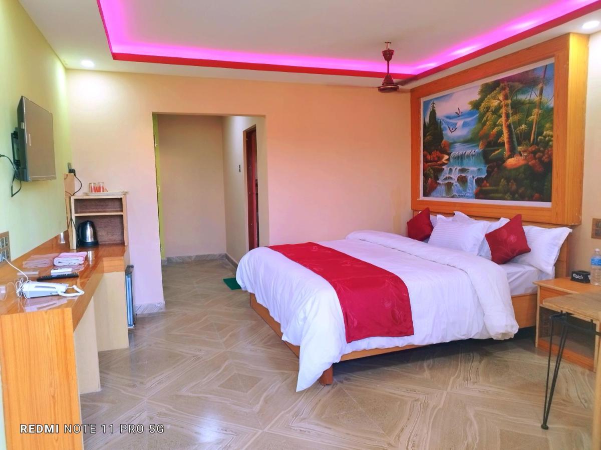 Hotel National Park Sauraha- Homely Stay And Peaceful Location With Jungle Safari Arrangements エクステリア 写真