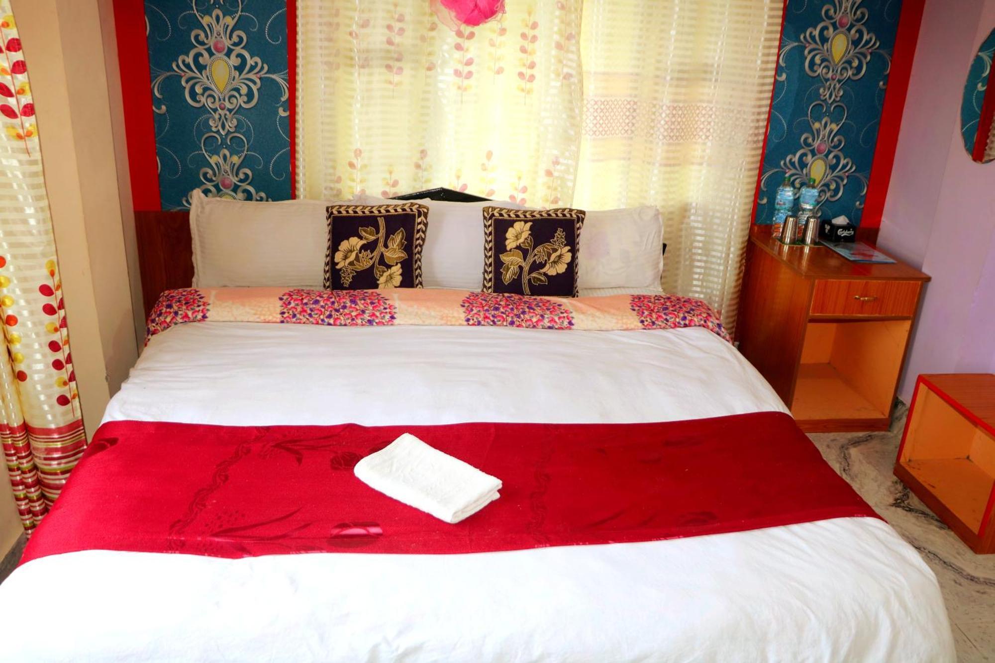 Hotel National Park Sauraha- Homely Stay And Peaceful Location With Jungle Safari Arrangements エクステリア 写真