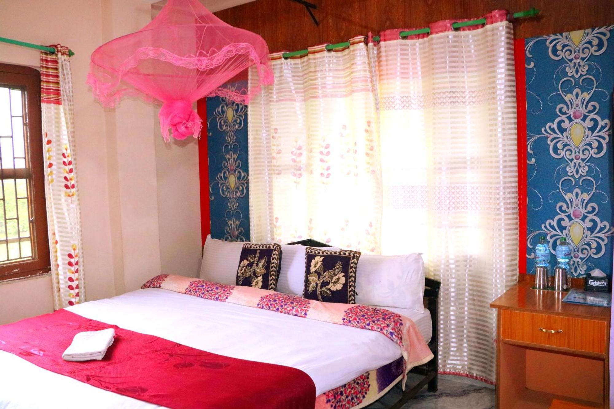 Hotel National Park Sauraha- Homely Stay And Peaceful Location With Jungle Safari Arrangements エクステリア 写真