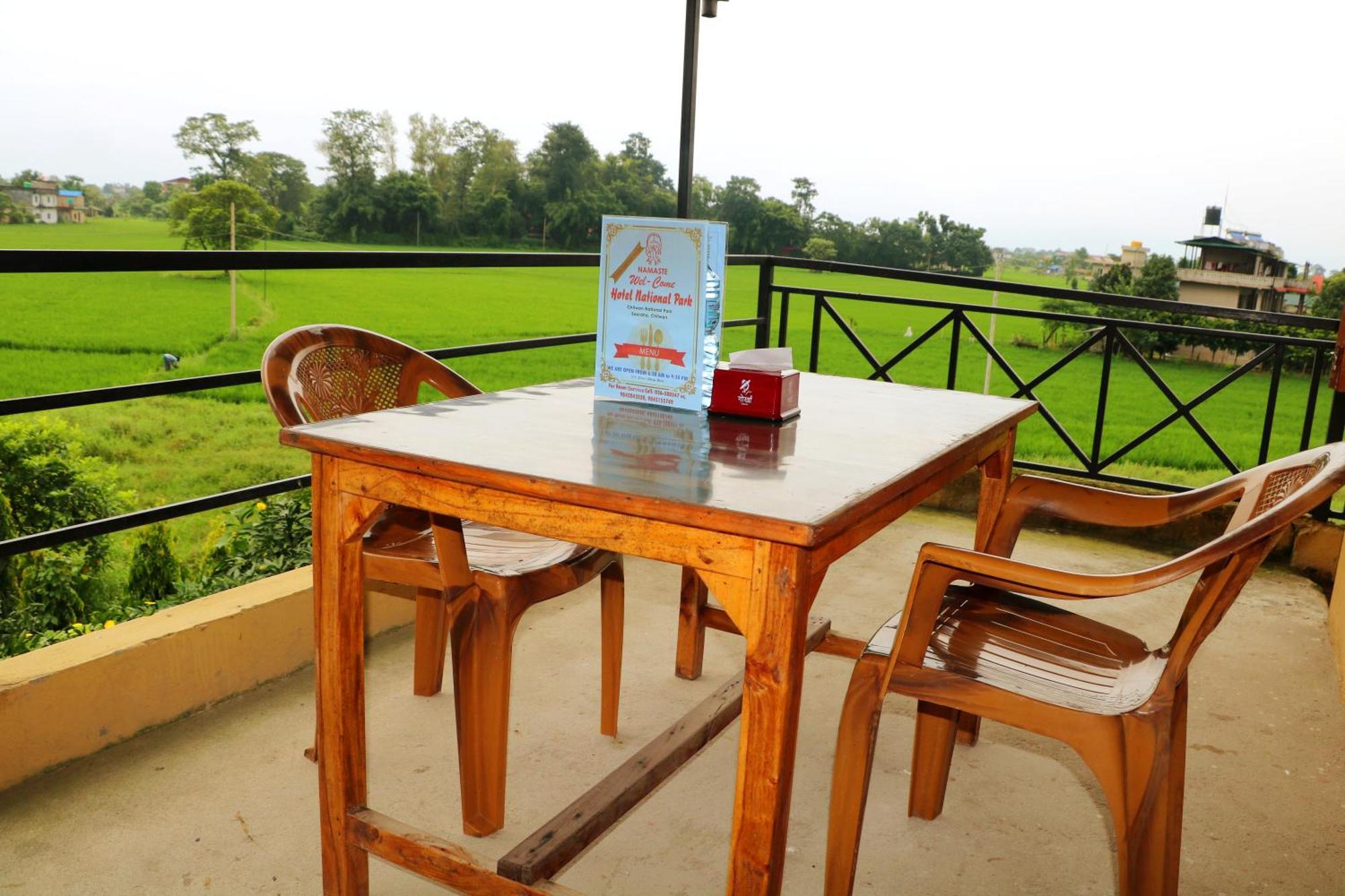 Hotel National Park Sauraha- Homely Stay And Peaceful Location With Jungle Safari Arrangements エクステリア 写真