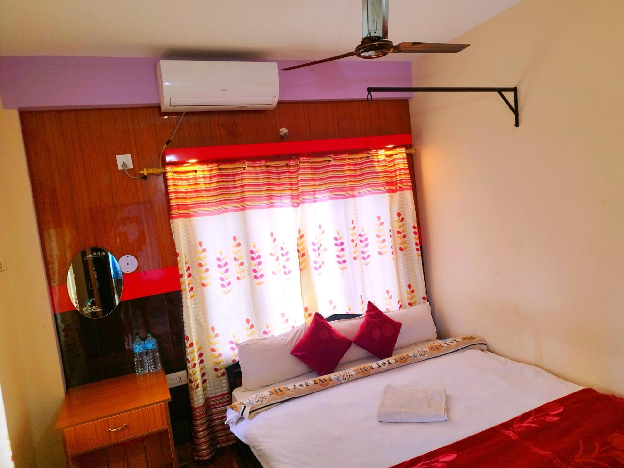 Hotel National Park Sauraha- Homely Stay And Peaceful Location With Jungle Safari Arrangements エクステリア 写真