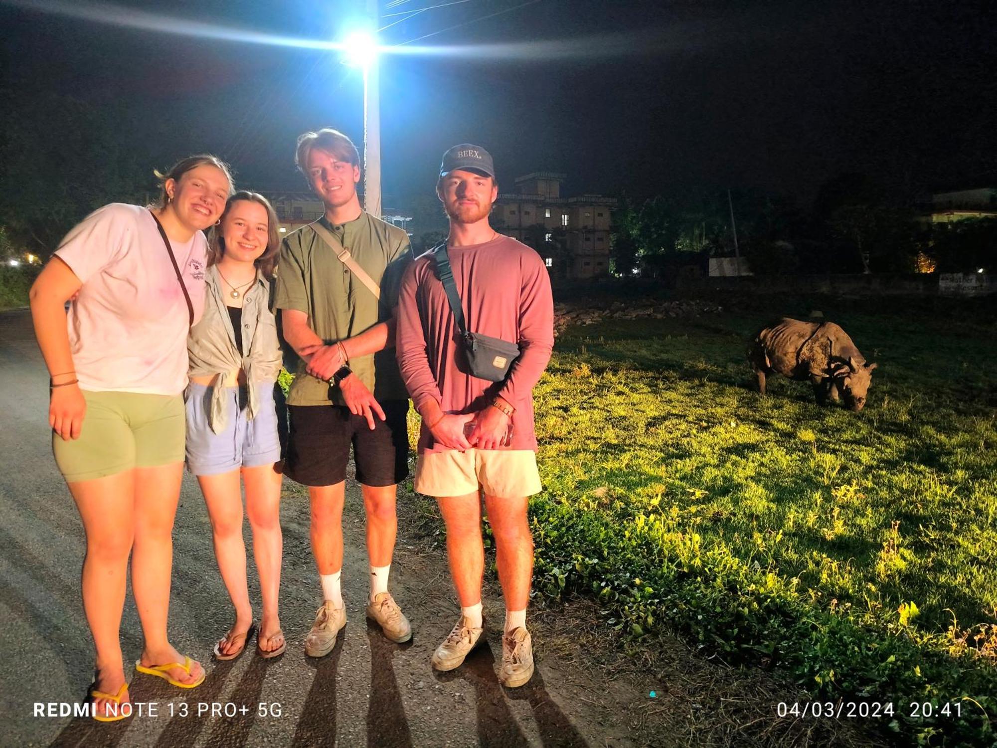 Hotel National Park Sauraha- Homely Stay And Peaceful Location With Jungle Safari Arrangements エクステリア 写真