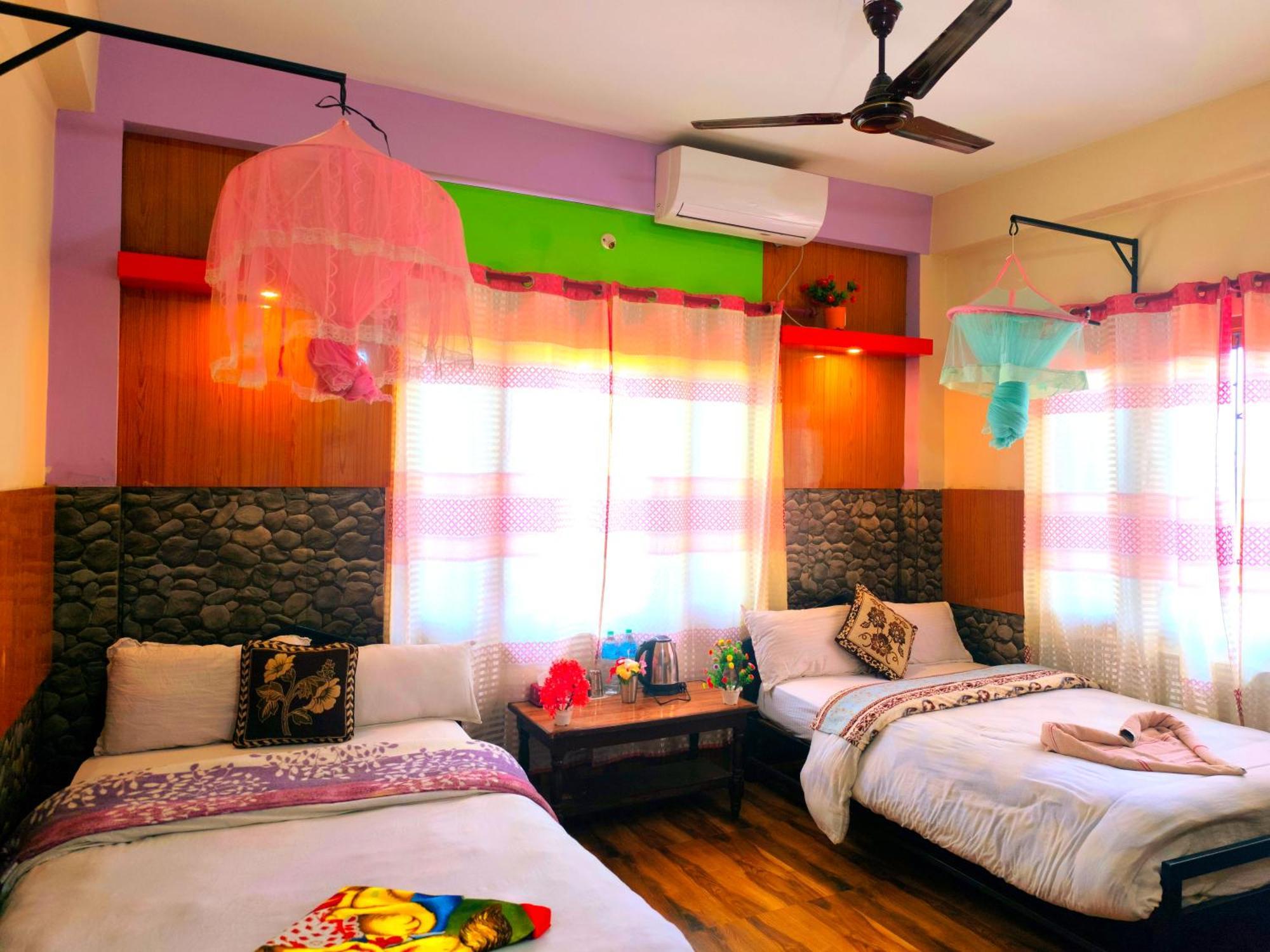 Hotel National Park Sauraha- Homely Stay And Peaceful Location With Jungle Safari Arrangements エクステリア 写真